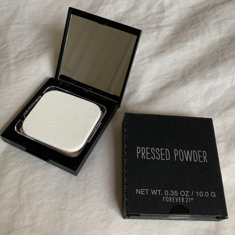 ✨3/$15✨ Forever 21 - Pressed Powder - Light